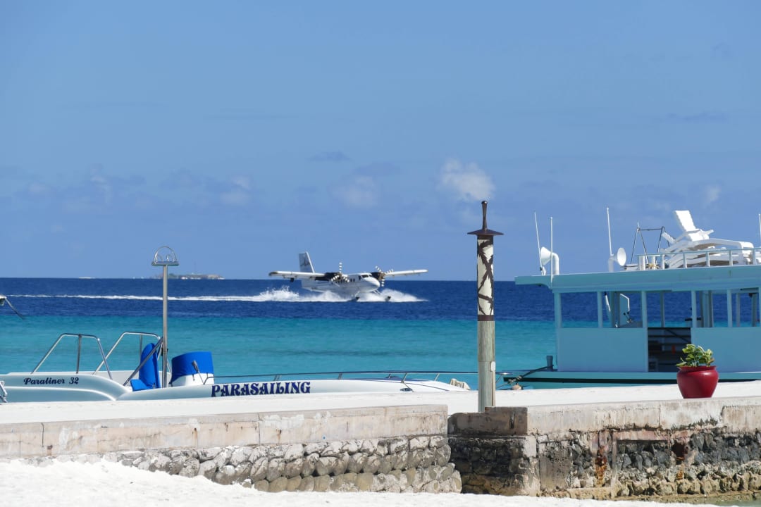 Wasserflugzeug Kuredu Island Resort & Spa