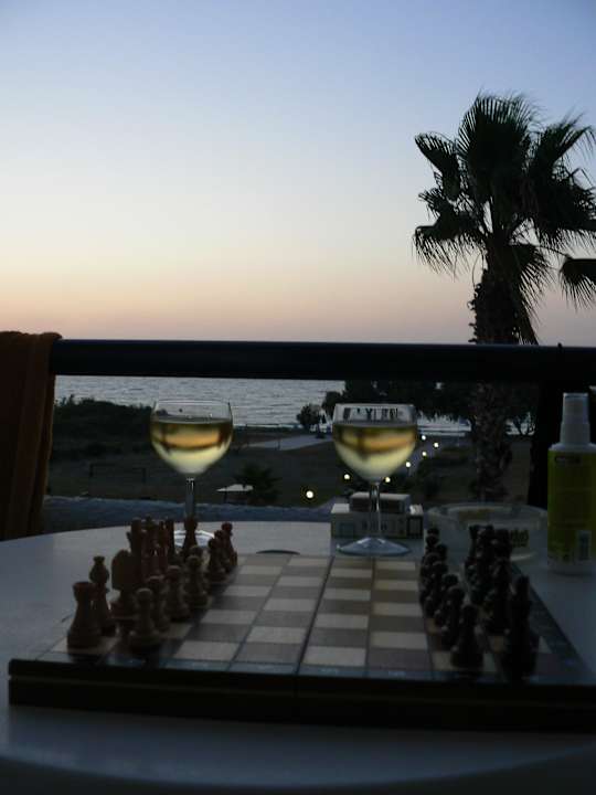 Blick vom Balkon am Abend Costa Angela Seaside Resort