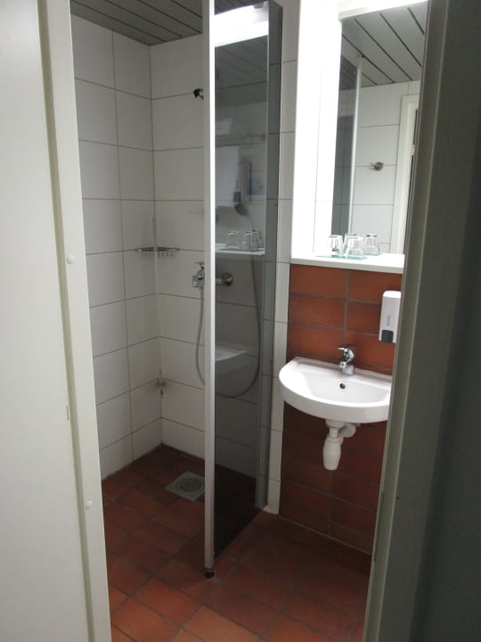 Zimmer GO Hotel Shnelli