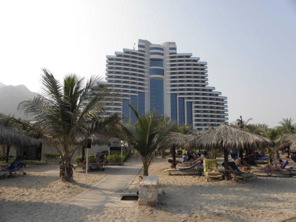 Blick vom Strand Hotel Le Meridien Al Aqah Beach Resort