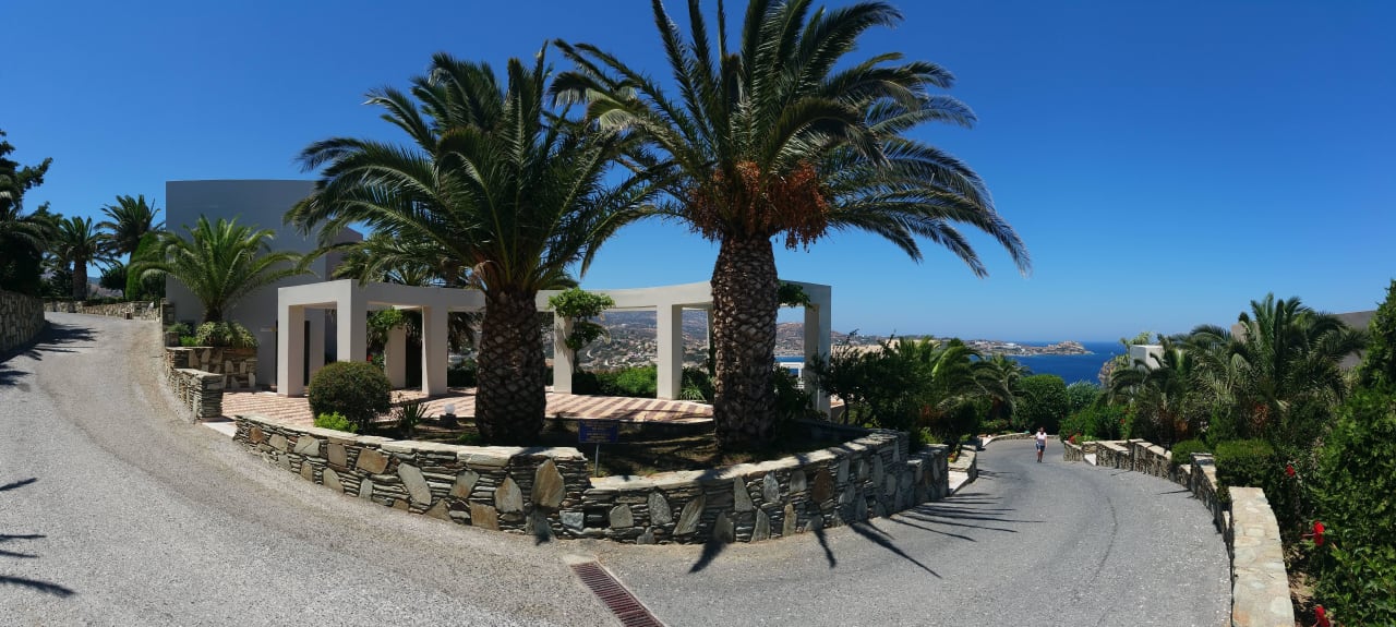 In der Anlage Athina Palace Resort & Spa