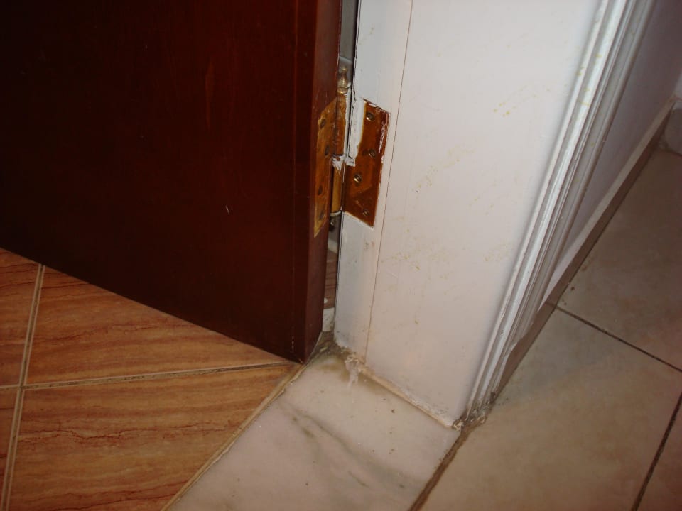 So sollte ein Badeingang nicht aussehen Golden Beach Resort