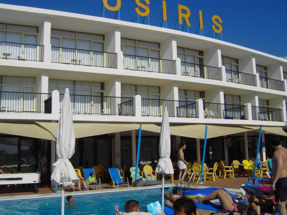 Hotelfront vom Pool aus Hotel Osiris