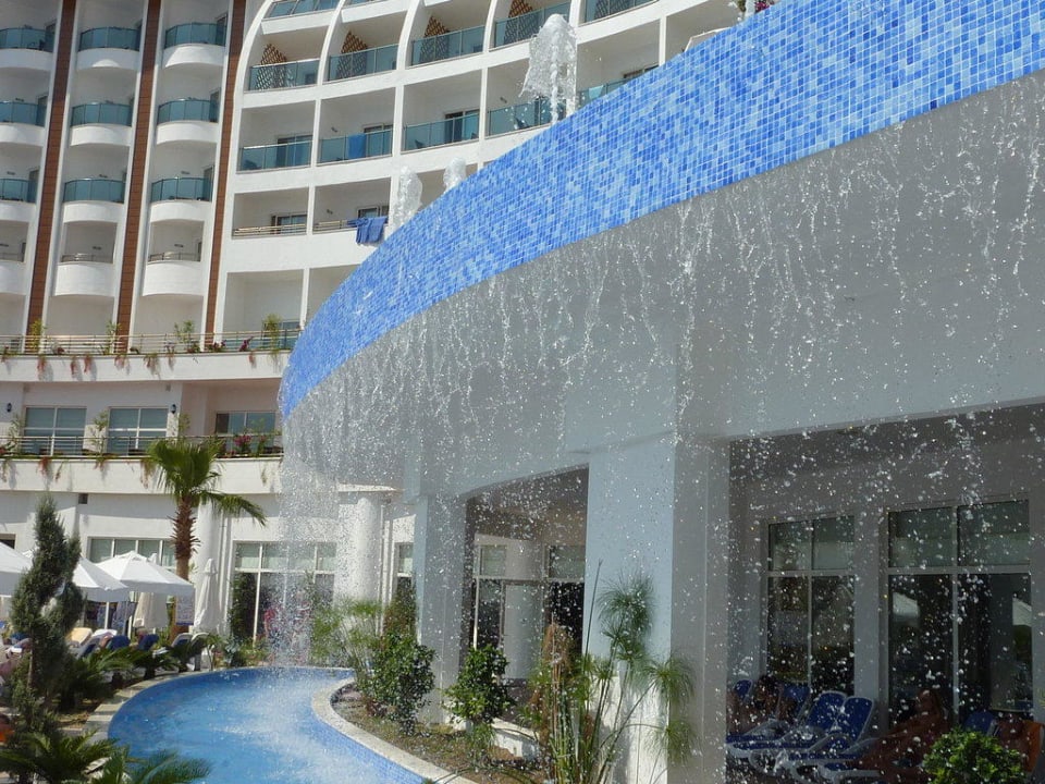 Pool Side Prenses Resort & Spa