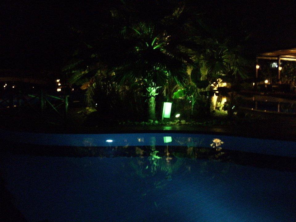 Poolanlage bei Nacht Siam Elegance Hotels & Spa