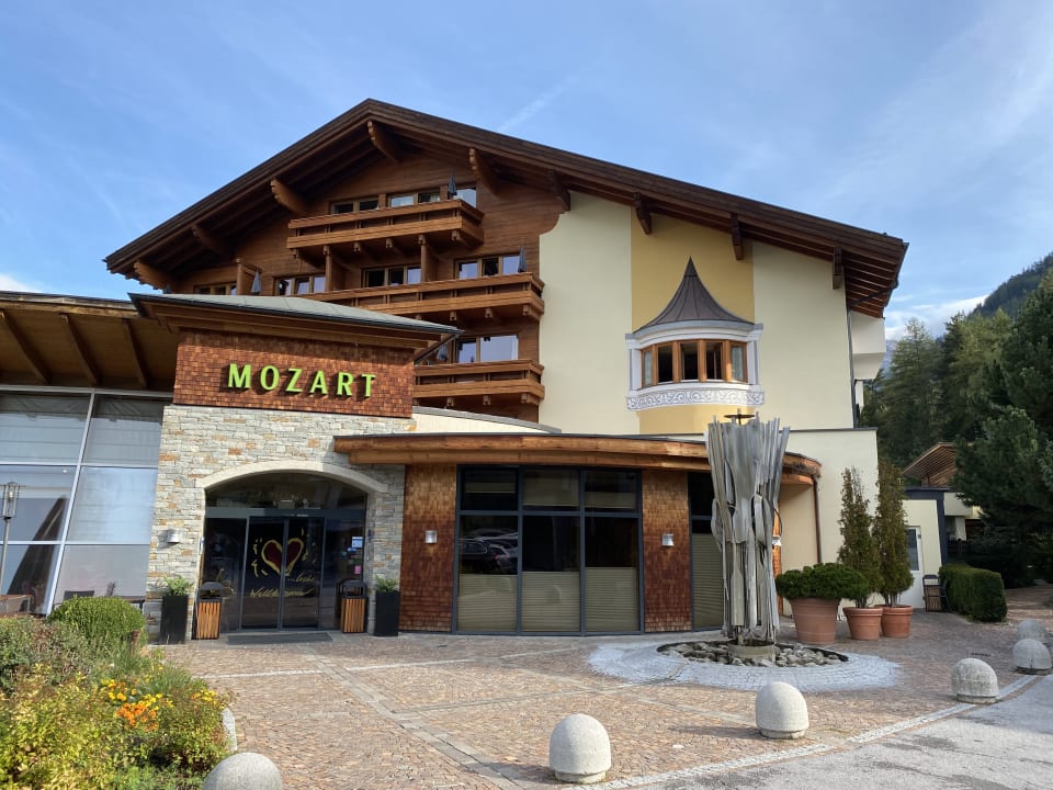 Außenansicht Familienhotel Mozart