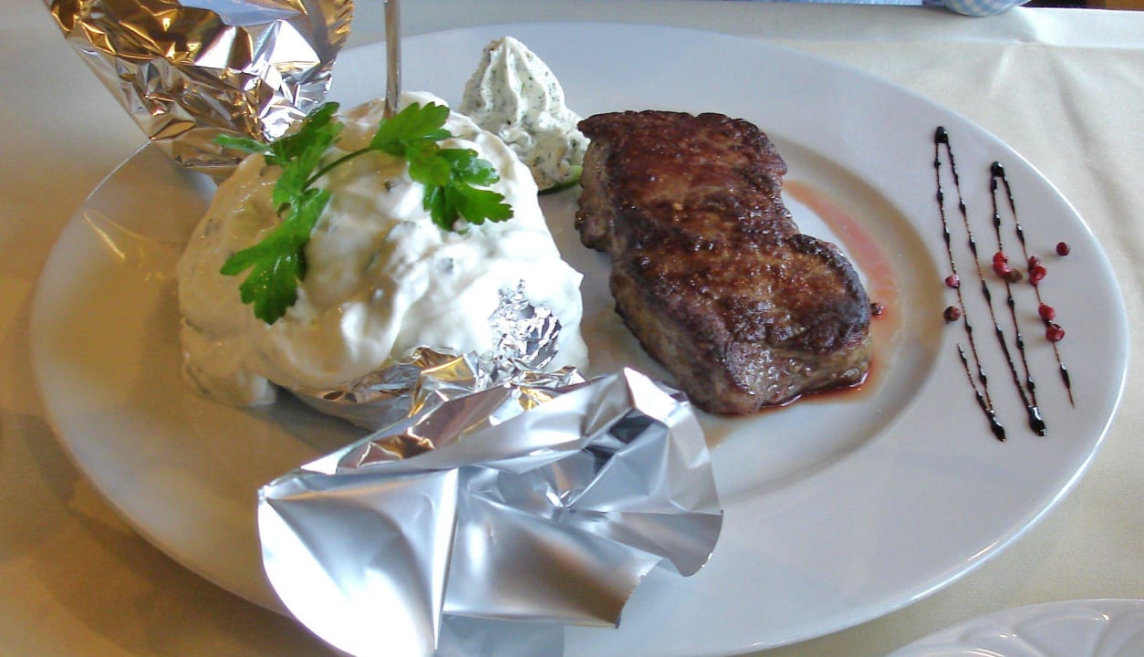 Steak mit Folienkartoffel Waldhotel Dornröschenshöh