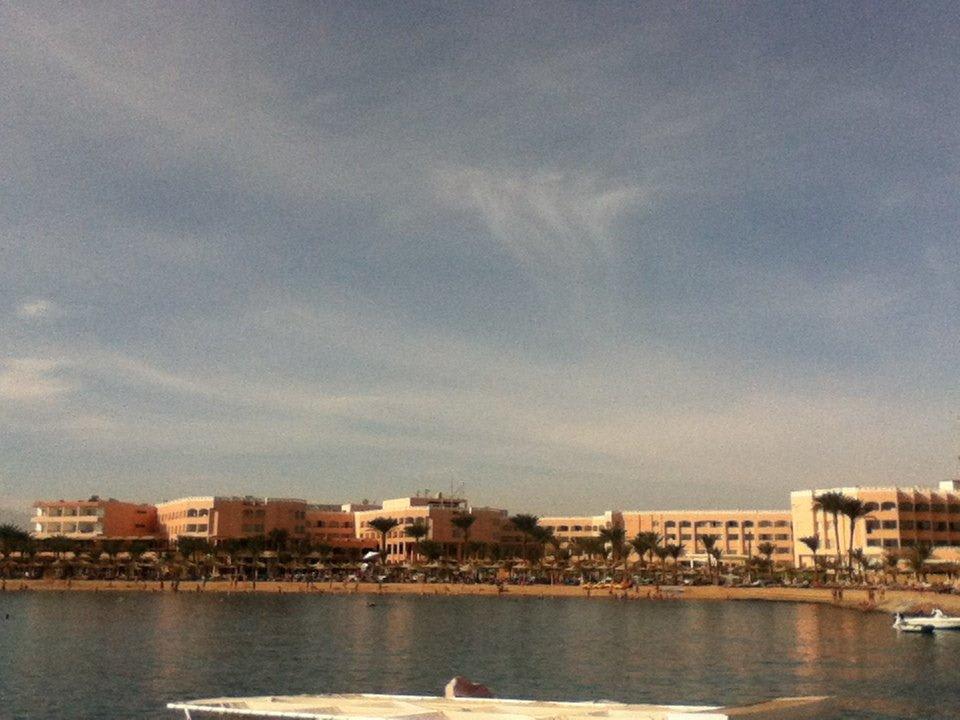 Вид отеля с пирса  Beach Albatros Resort