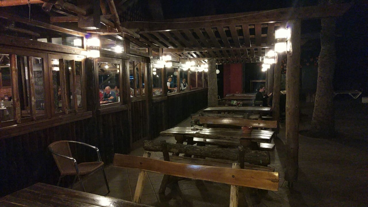 Restaurant HL Miraflor Suites Hotel