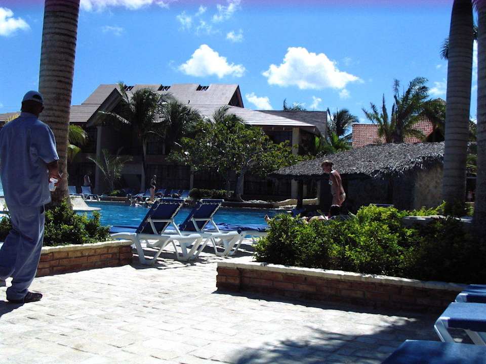 Pool mit Poolbar Villas Bavaro Resort & Spa
