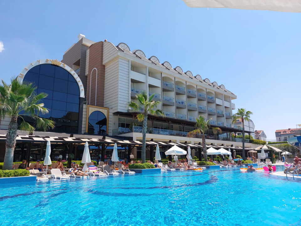 Pool Mary Hotel Side