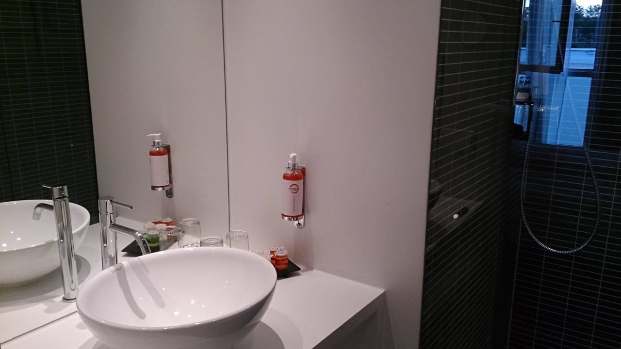 Unser Zimmer - Bad Hotel ENSO