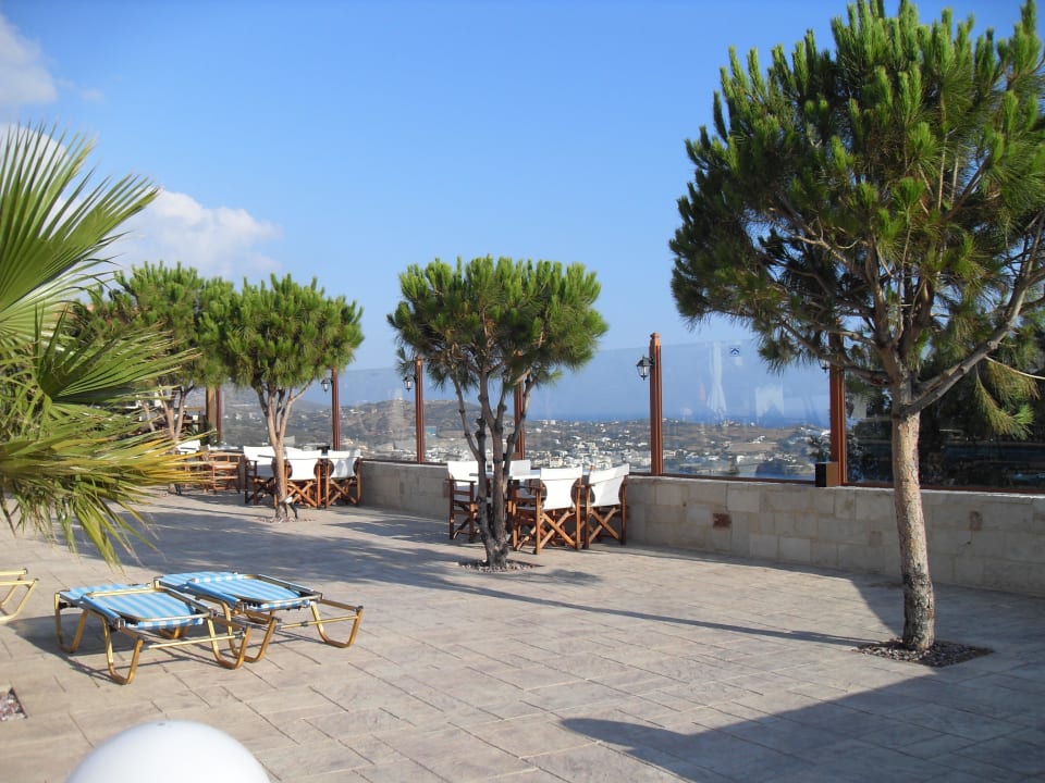 Urocze miejsce na pyszny posiłek Spiros & Soula Apartments