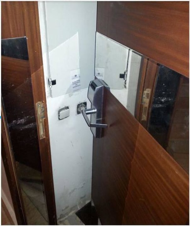 Defekte Tür im Treppenhaus Restaurantseite 3.Etage Voyage Belek Golf & Spa