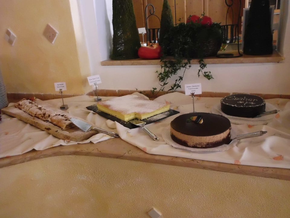 Kuchen am Nachmittag Alphotel Tyrol