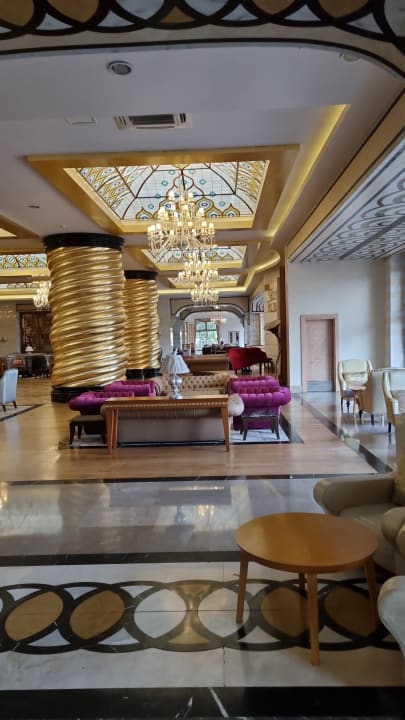 Lobby Royal Holiday Palace