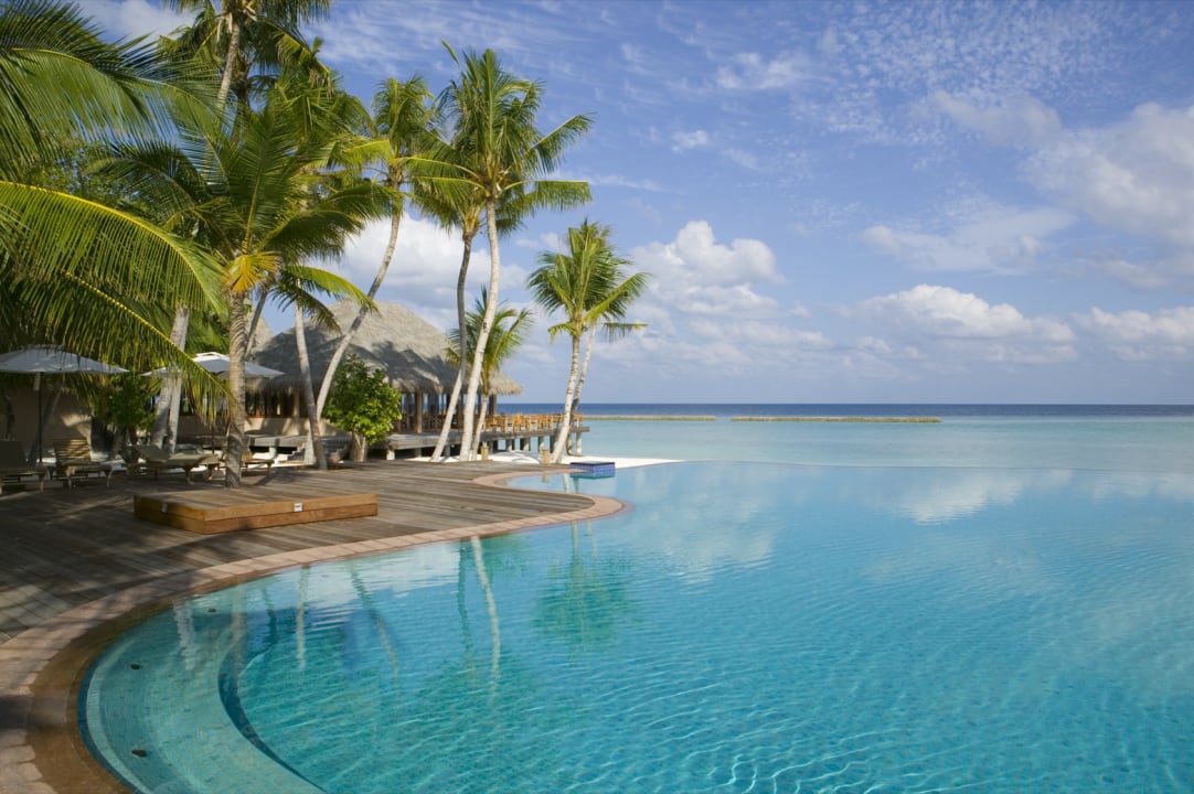 Pool Veligandu Maldives Resort Island