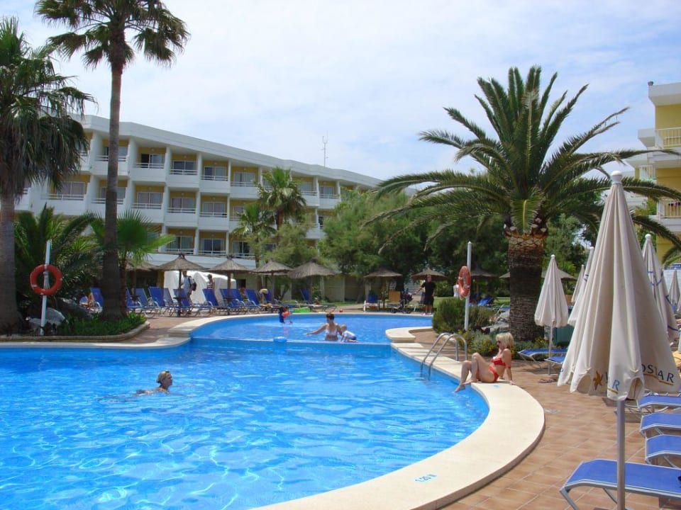 Zweiter Pool zwischen Hotel und Appartement Iberostar Waves Playa de Muro