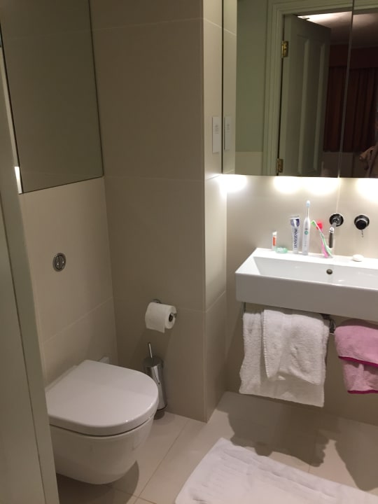 Zimmer Goodenough Club Hotel