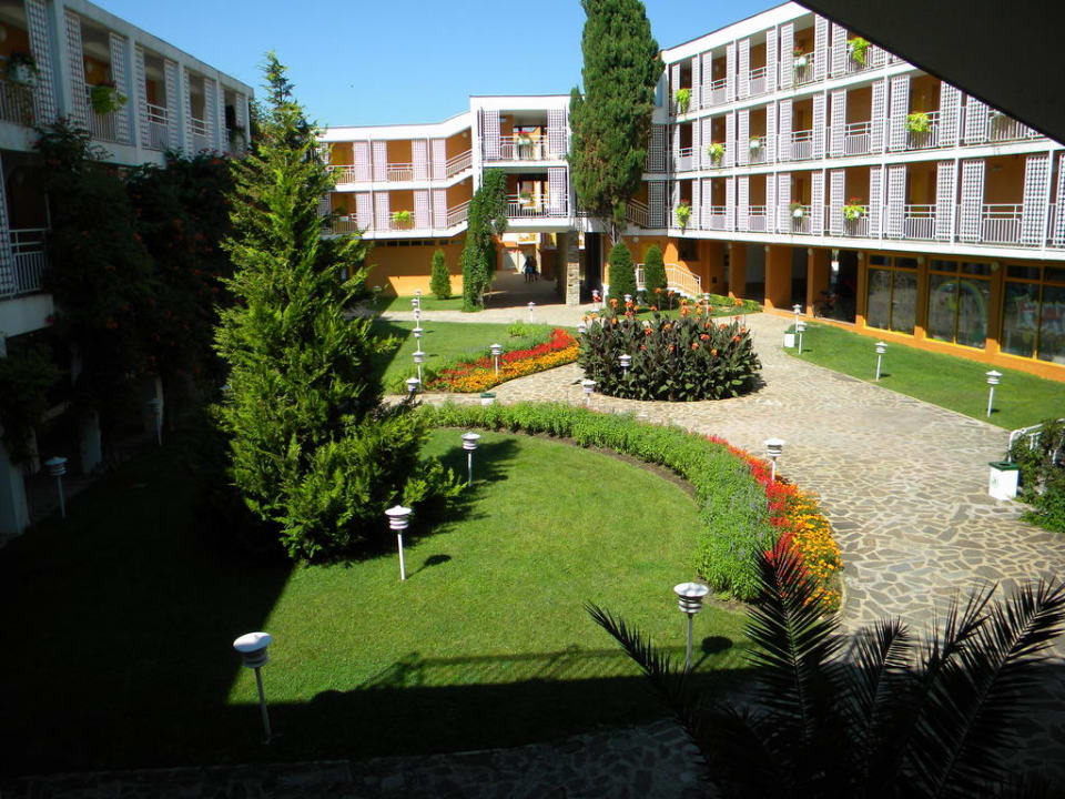 Nochmal Innenhof (zwischen Nord und Süd) Nessebar Beach Hotel