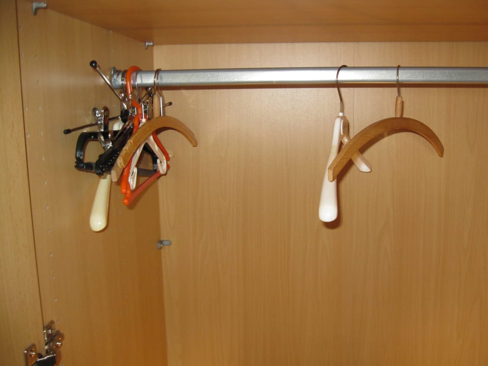 Multikulti für Kleiderbügel "Suite" Hotel Waldhütte
