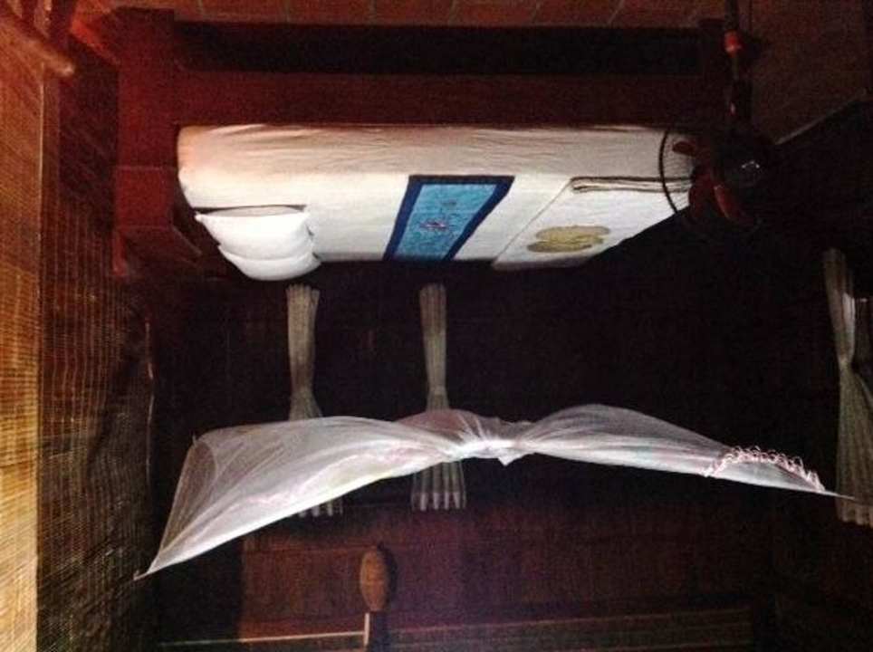 Podwójne łóżko w pierwszym pokoju Jardin du Mekong Homestay