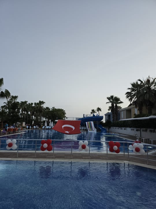 Pool Concordia Celes