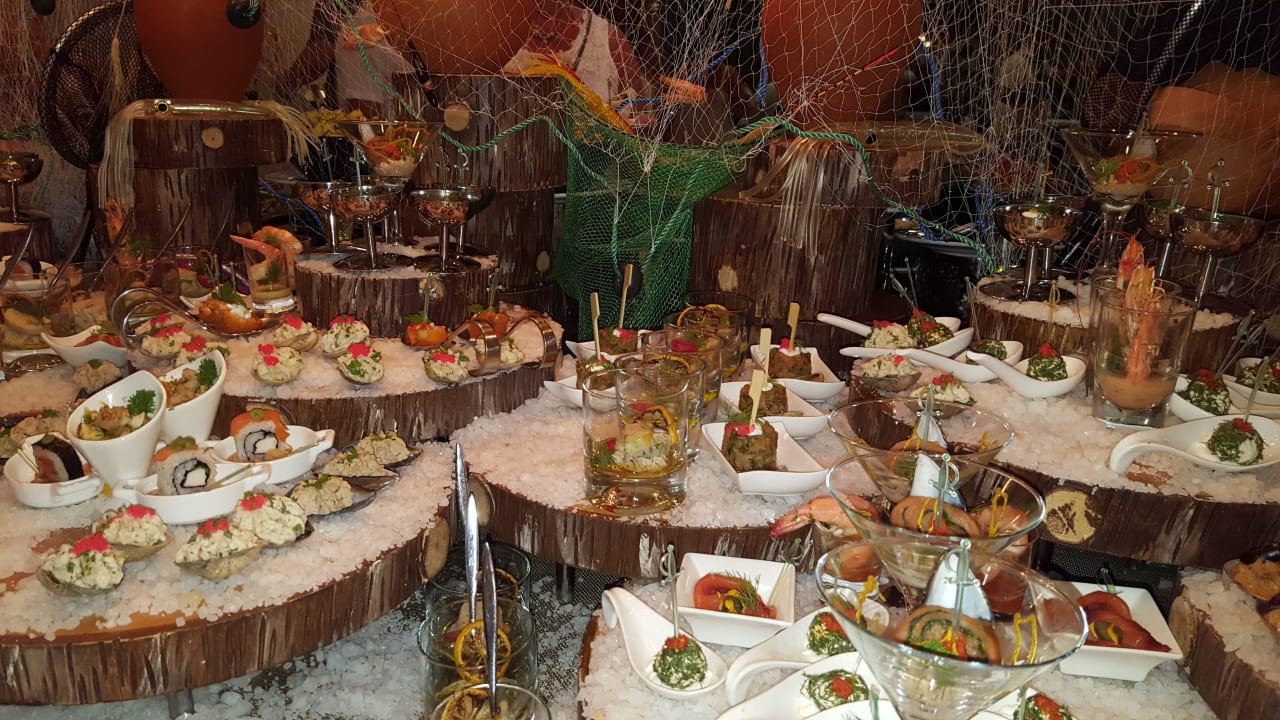 Fischbuffet Hauptrestaurant Acanthus Cennet Barut Collection