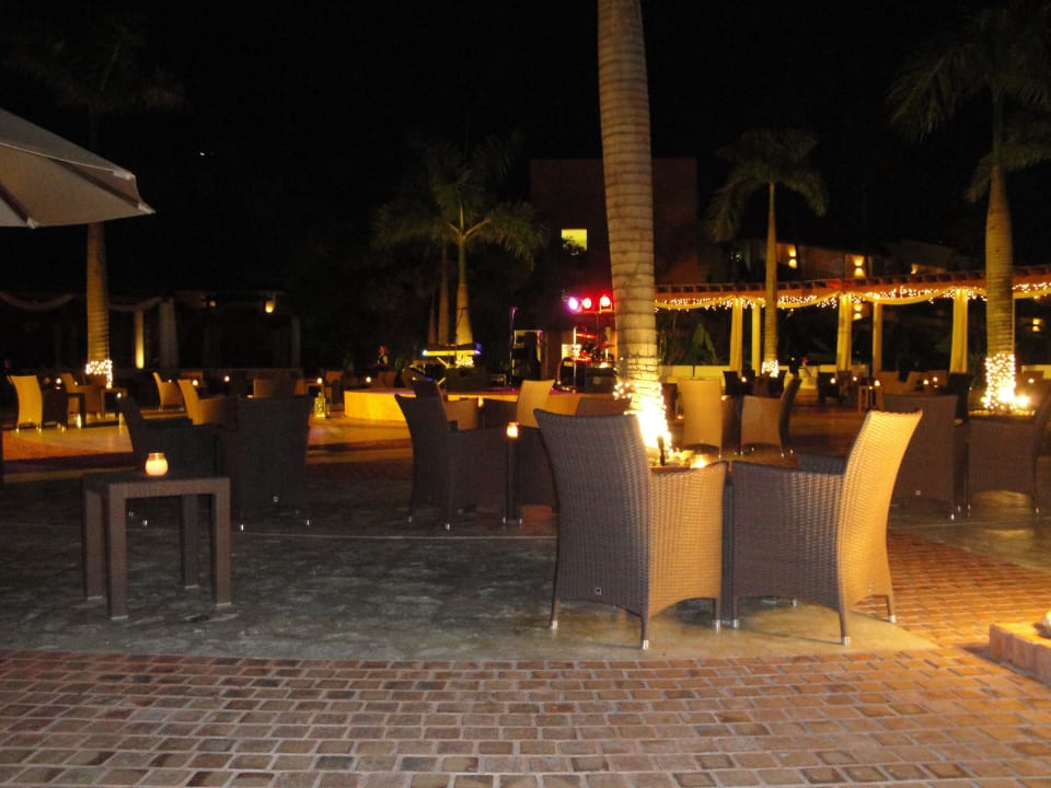 Plaza bei Nacht Secrets Royal Beach Punta Cana - Adults only
