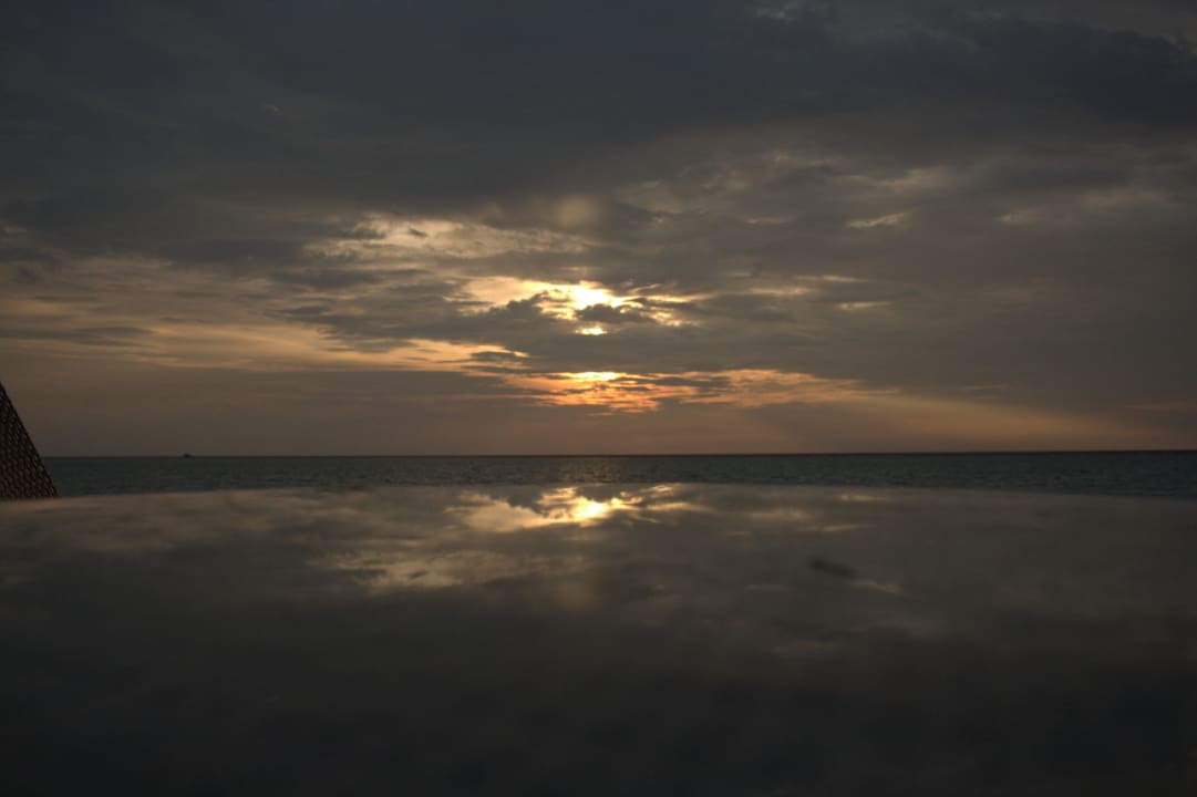 Jeden Tag ein anderer Sonnenuntergang Summer Island Maldives