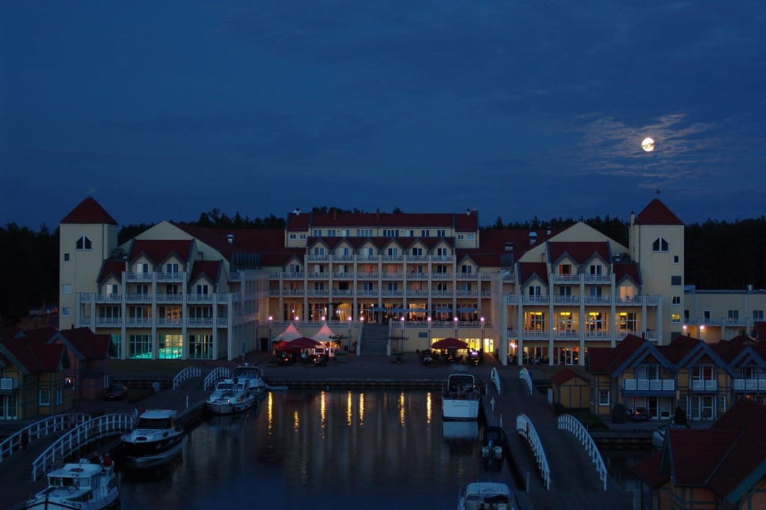 Ansicht vom Hafen aus Precise Resort Hafendorf Rheinsberg