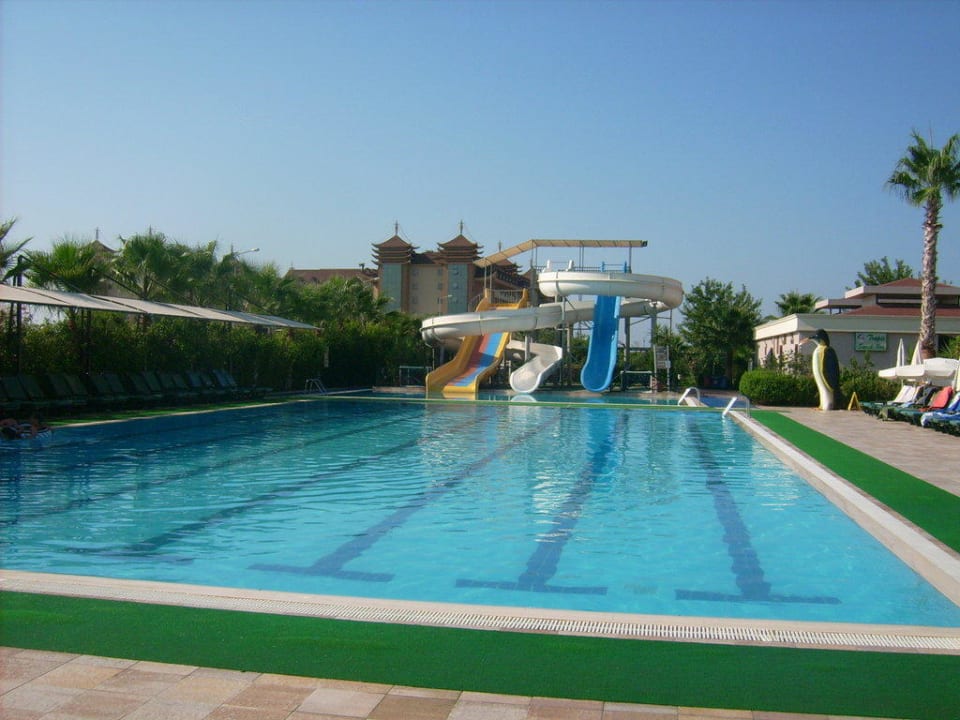 Einer von 4 Pool´s Hane Family Resort