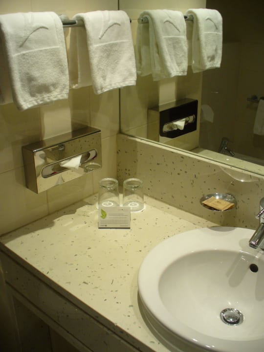 Bad im Standard Doppelzimmer EPIC SANA Marquês Hotel