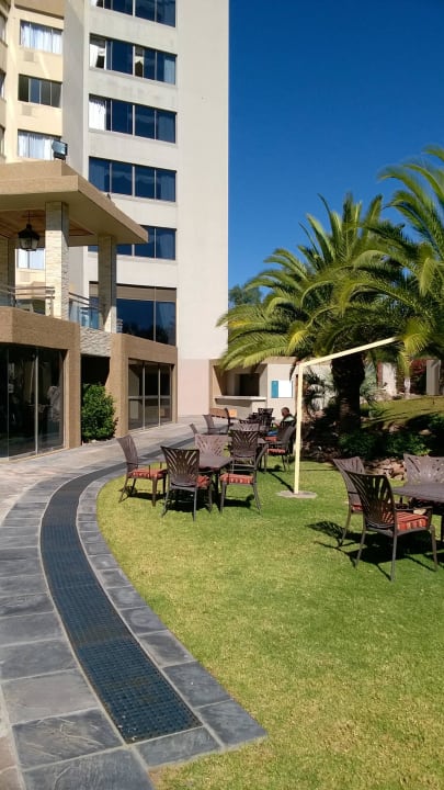 Zugang zum Pool Safari Court Hotel
