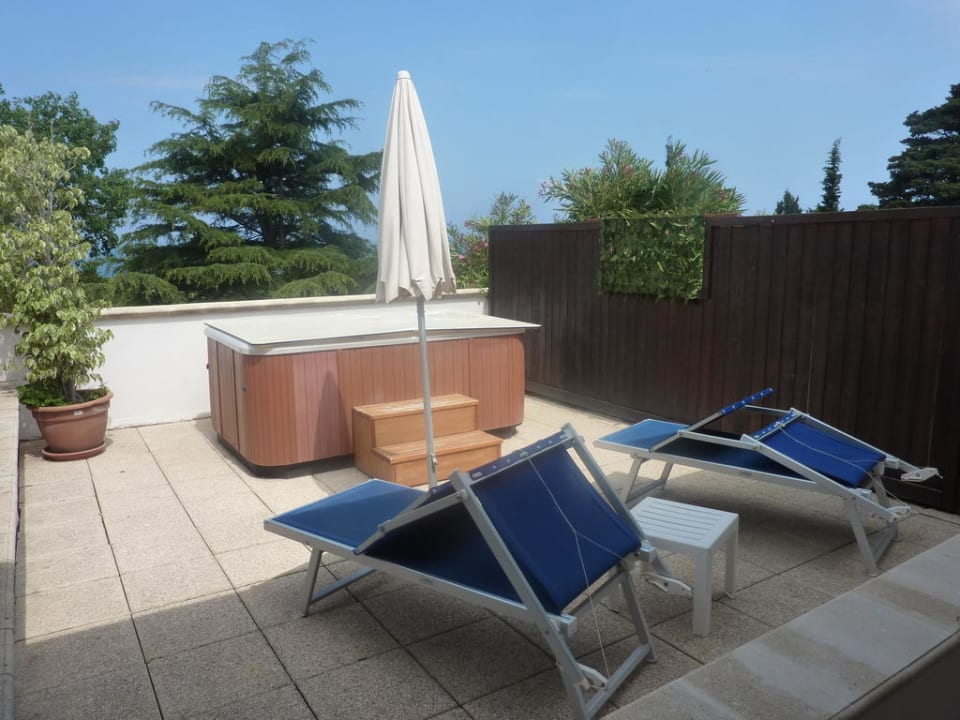 Terrasse Deluxe-Zimmer mit Whirlpool Aldiana Club Rocca Nettuno Calabria
