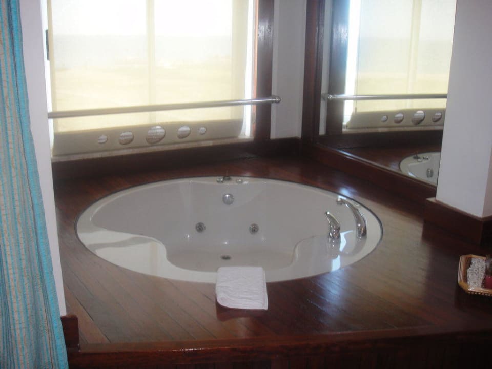 Jacuzzi Saturn Palace Resort Hotel