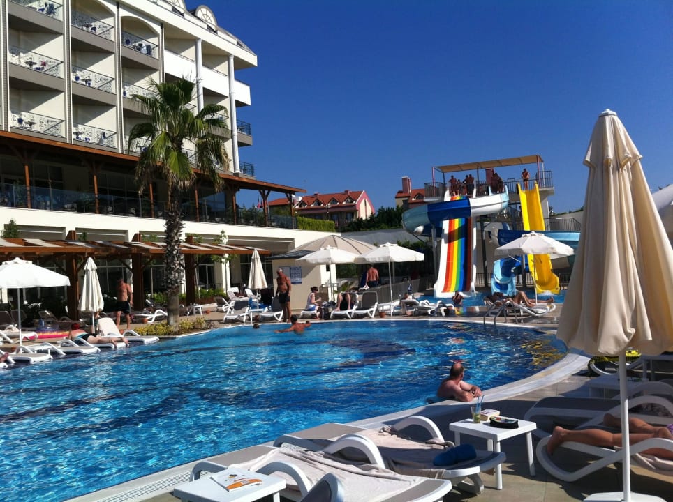 Pool Mary Hotel Side