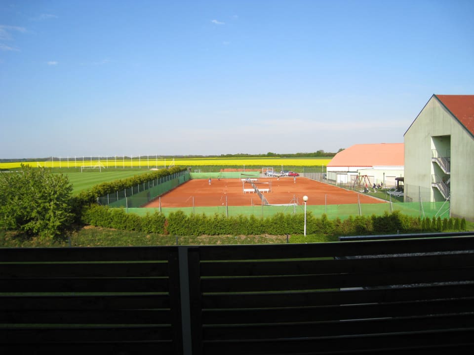 Ausblick vom Balkon All In Red Thermenhotel