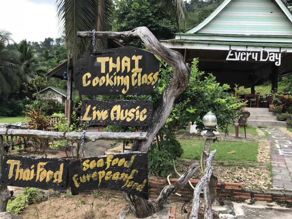 100 Meter Richtung Zentrum Moracea by Khao Lak Resort