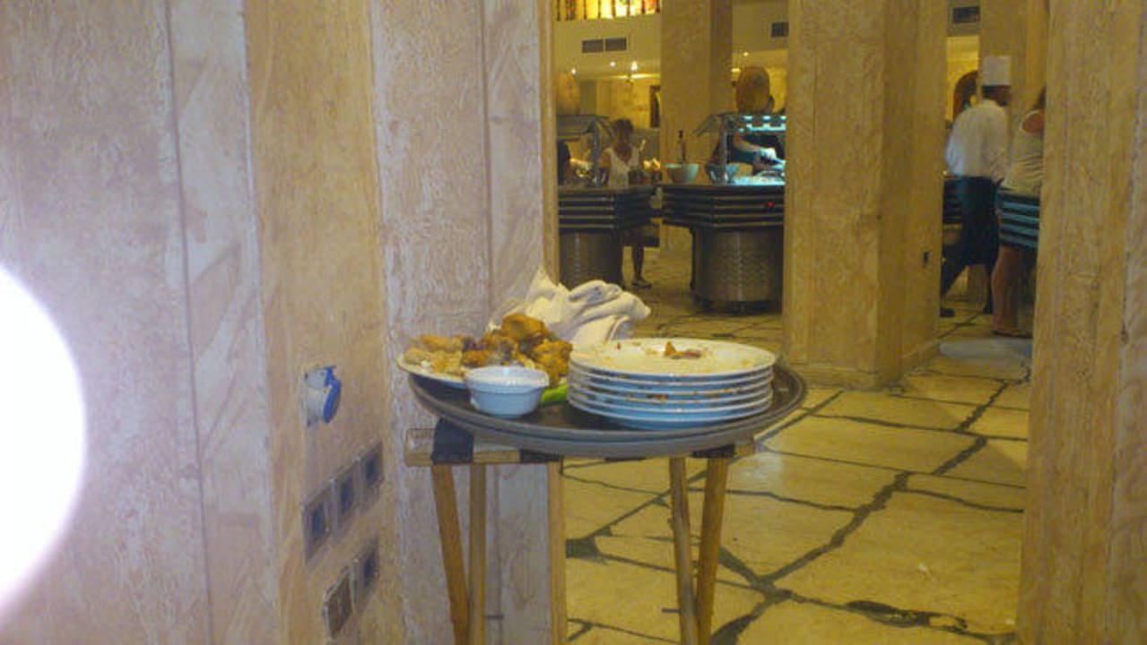 Dreckige Teller die dort ewig standen Sunny Days Palma De Mirette Resort & Spa
