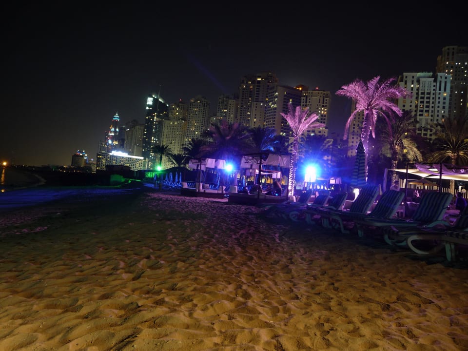Nachts am Strand Hilton Dubai Jumeirah