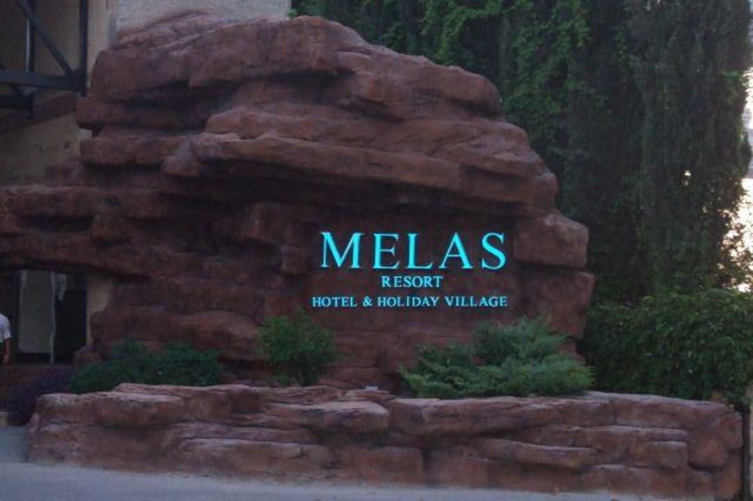 Wjazd na teren całego kompleksu Melas Holiday Village