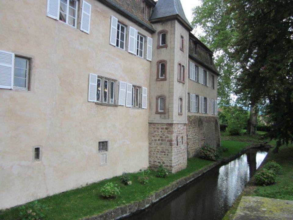 Rückseite Hotel Château De Grunstein