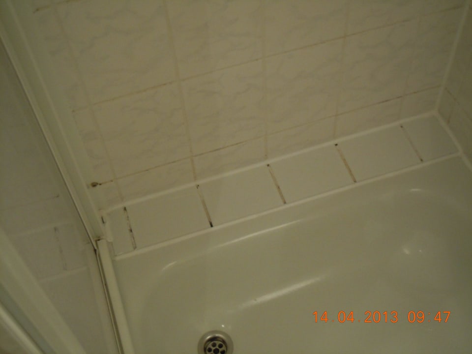 Schwarze Fugen im Bad  Strandhotel Ahlbeck