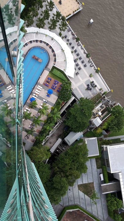 Blick zum Pool  Chatrium Hotel Riverside Bangkok