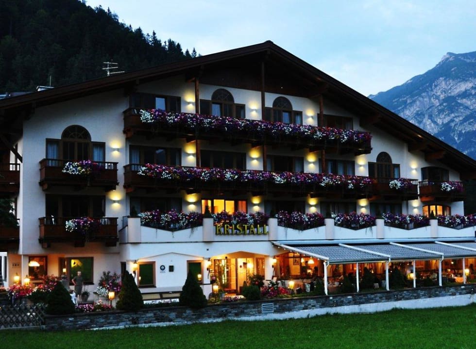 Hotel Kristall am Abend Verwöhnhotel Kristall