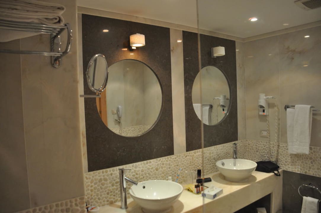 Bad Sesimbra Oceanfront Hotel