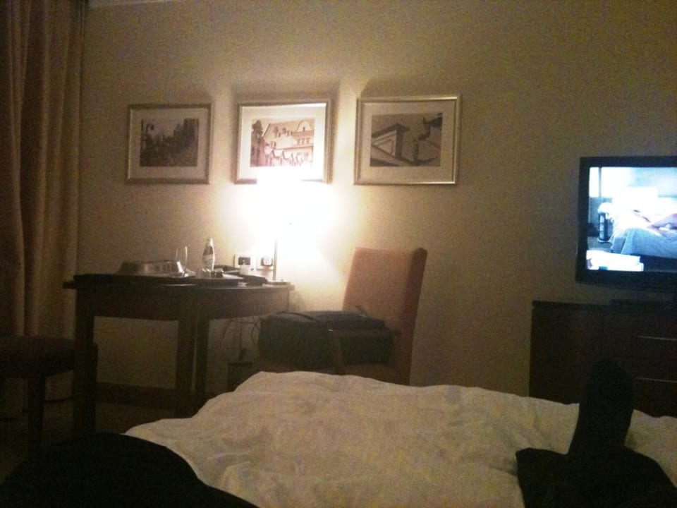 Blick auf den Schreibtisch Regent Warsaw Hotel