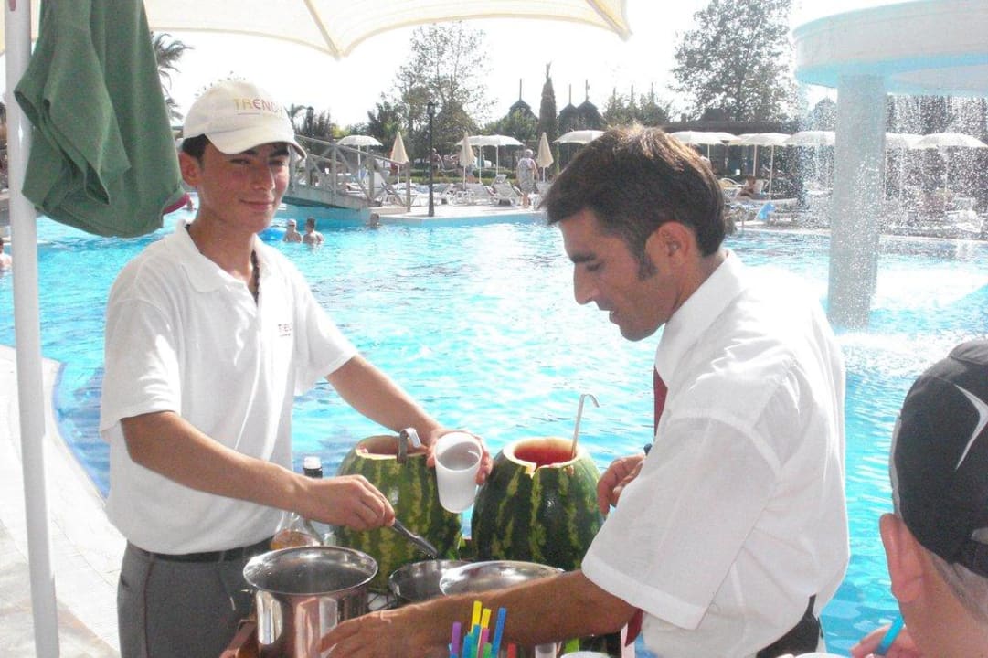 Wassermelonen-Cocktail gratis am Hauptpool Trendy Aspendos Beach Hotel