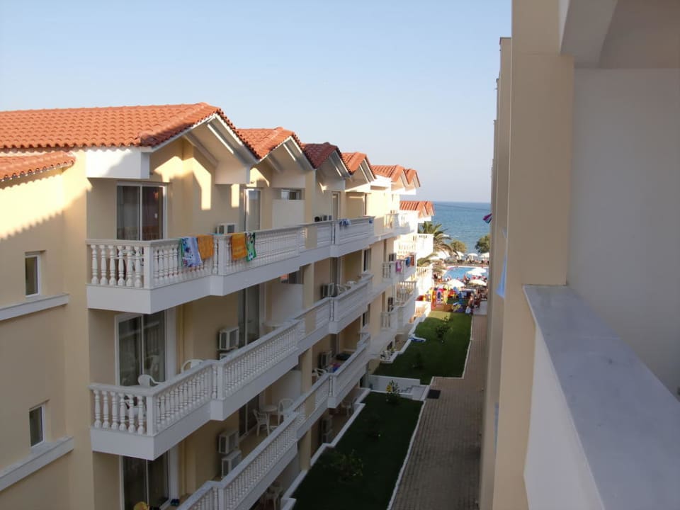 Sicht zum Pool / Strand Galaxy Beach Resort - BW Premier Collection